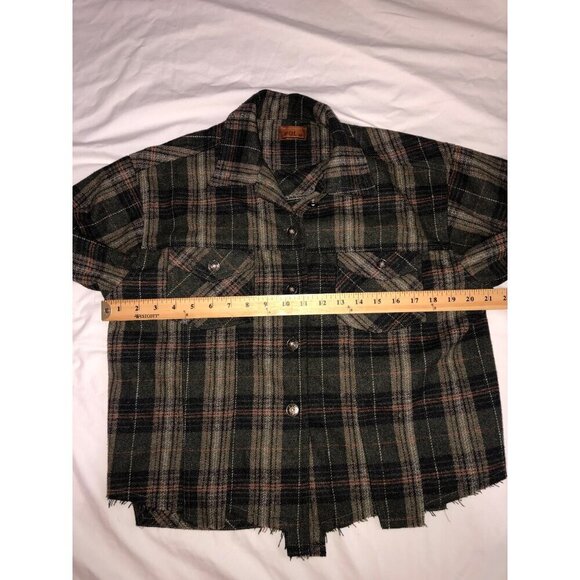 POL Plaid Button Up Jacket Size M Frayed Distressed Hem Green Flannel Pockets - Picture 6 of 10